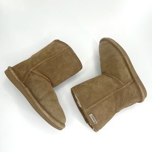 Bear Paw girls lined boots size 3, fits size 2 best due to lining.